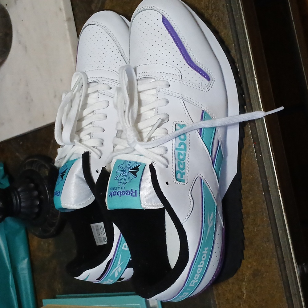 Reebok  classic size 10. - Picture 3 of 5
